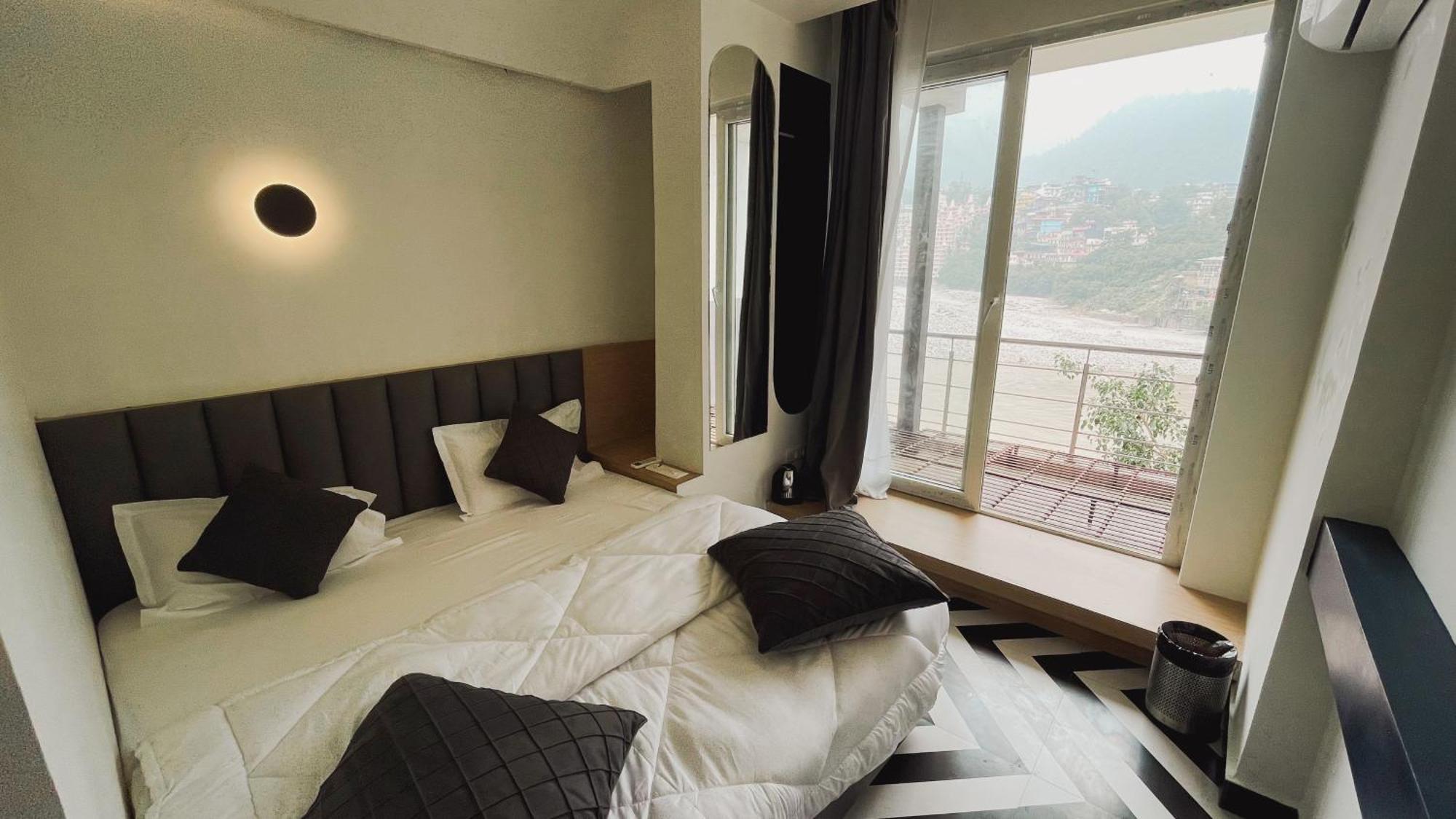 Joey'S By The Ganges Hostel Rishīkesh Екстериор снимка