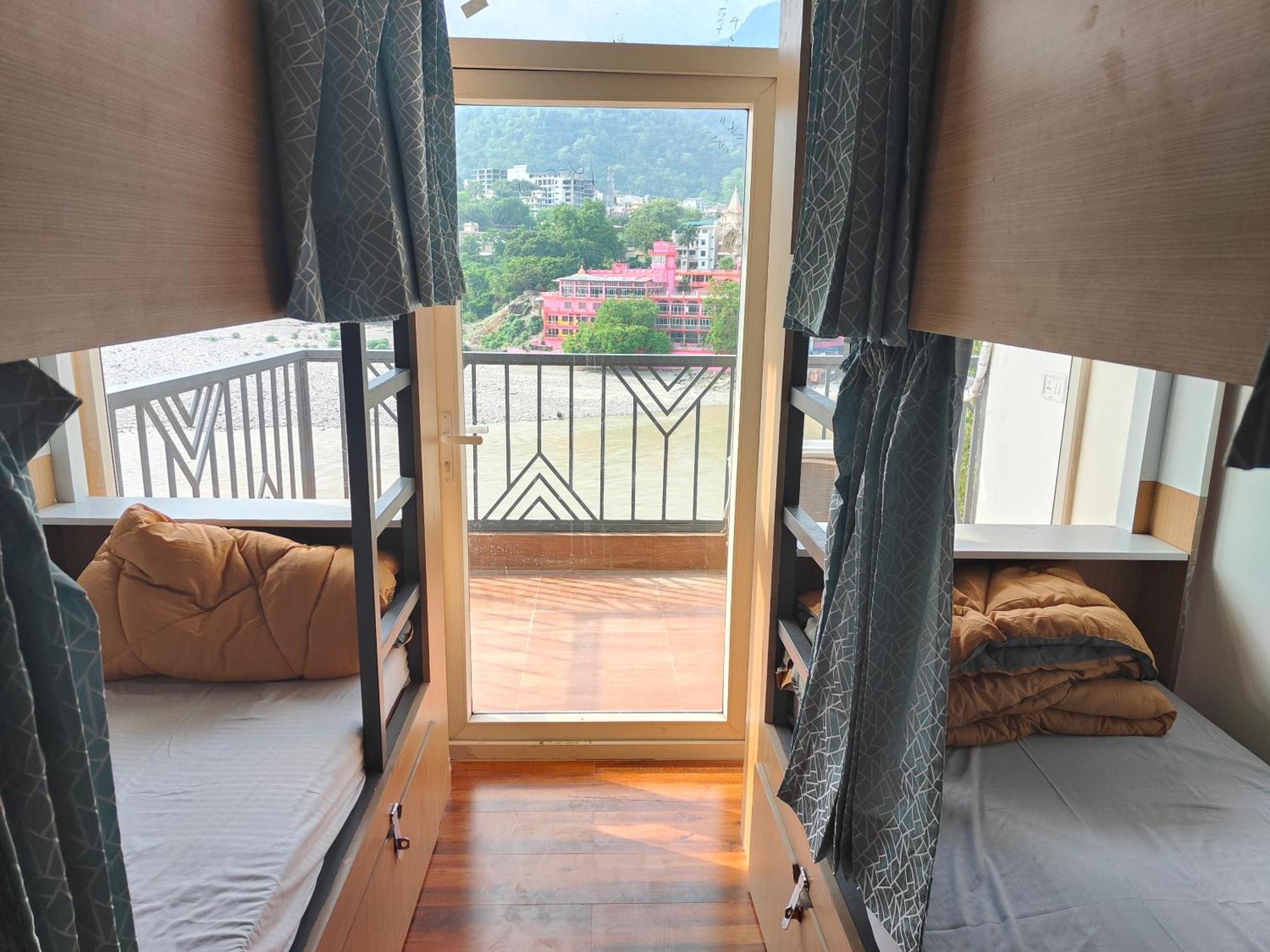Joey'S By The Ganges Hostel Rishīkesh Екстериор снимка