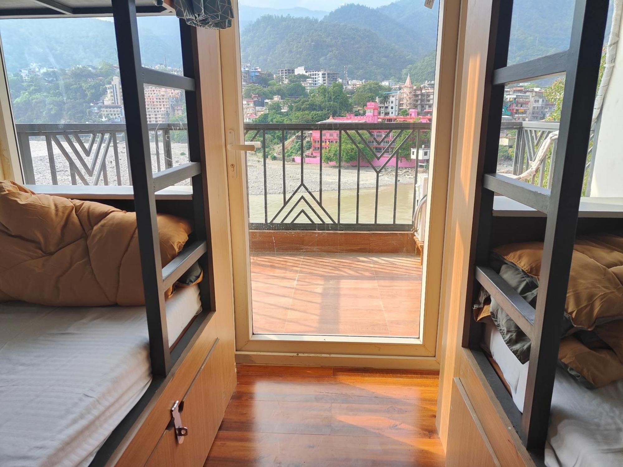 Joey'S By The Ganges Hostel Rishīkesh Екстериор снимка
