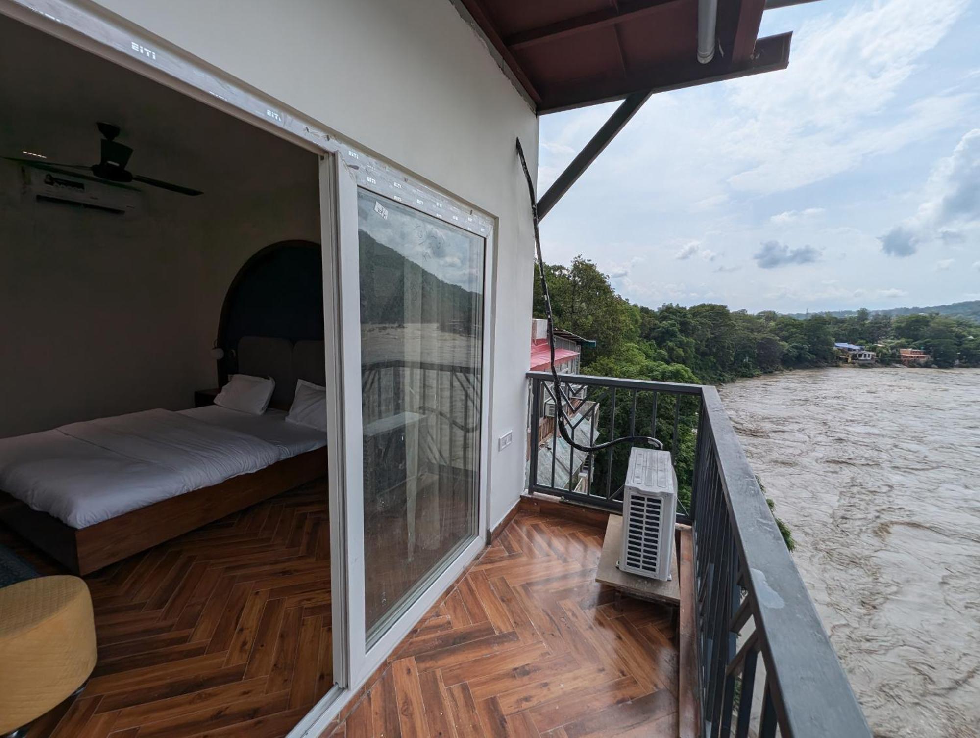 Joey'S By The Ganges Hostel Rishīkesh Екстериор снимка