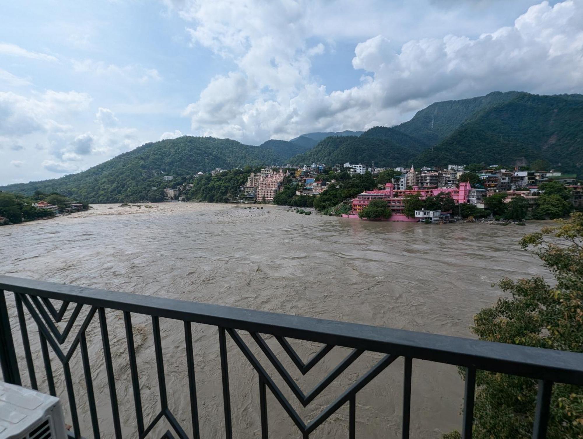 Joey'S By The Ganges Hostel Rishīkesh Екстериор снимка