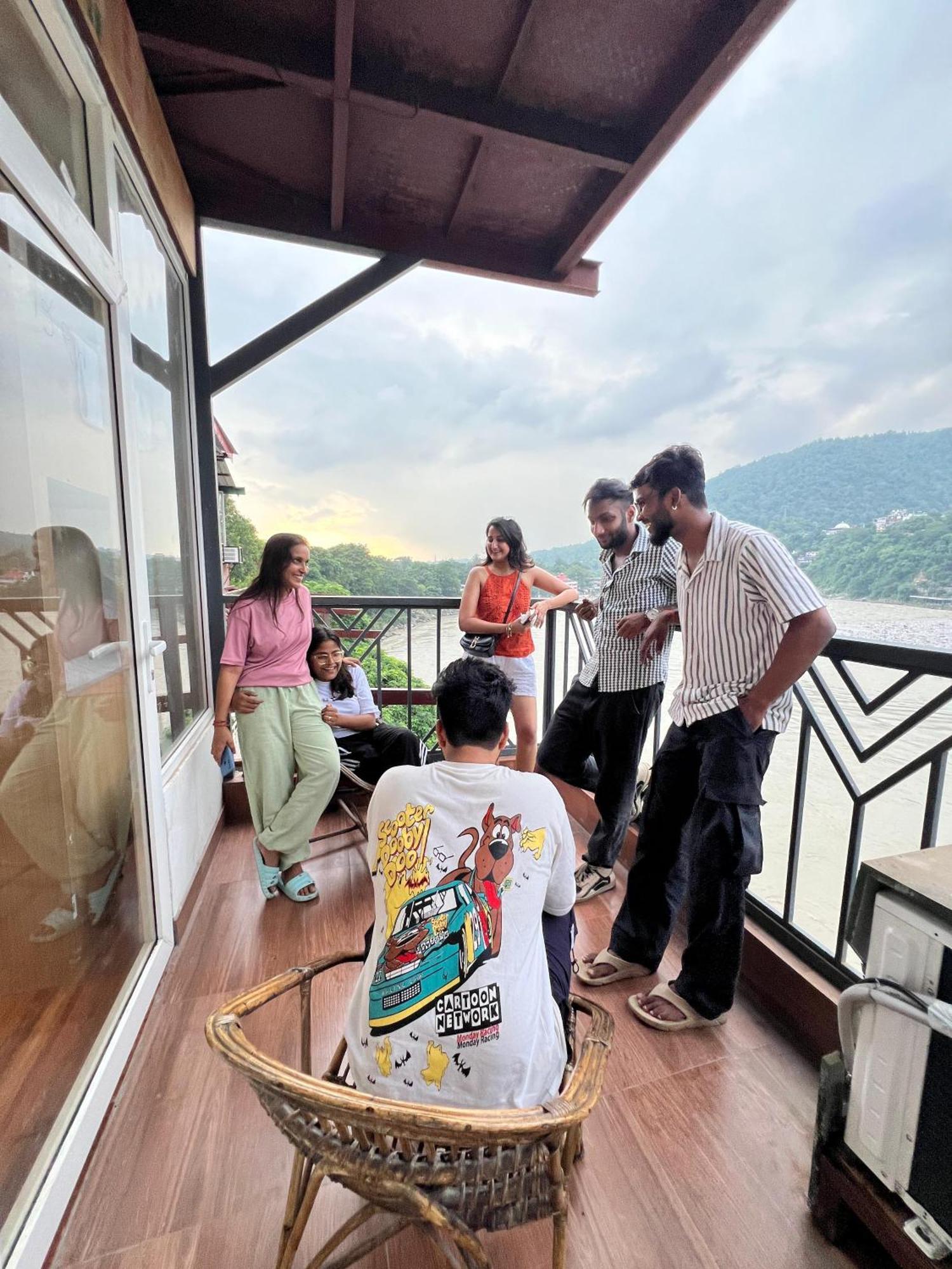 Joey'S By The Ganges Hostel Rishīkesh Екстериор снимка