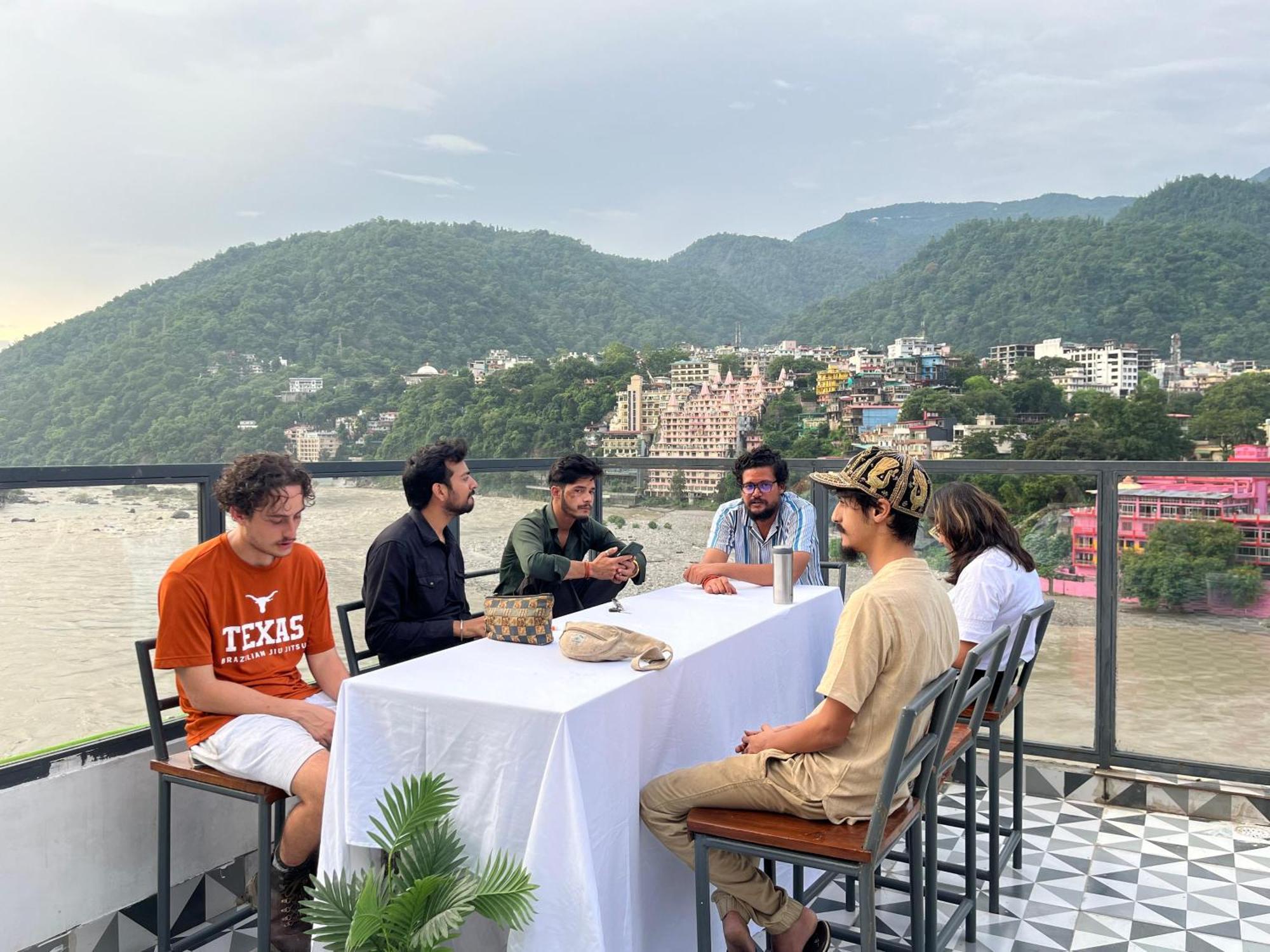 Joey'S By The Ganges Hostel Rishīkesh Екстериор снимка