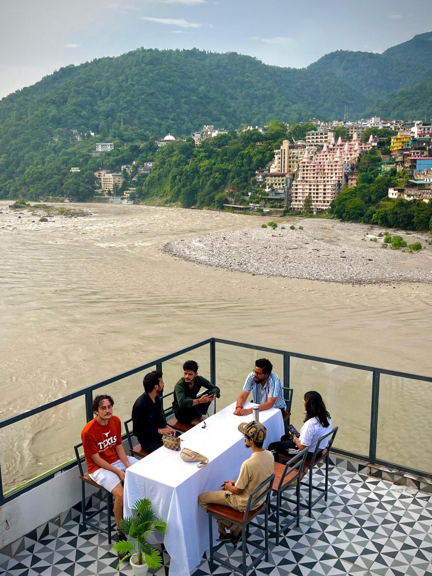 Joey'S By The Ganges Hostel Rishīkesh Екстериор снимка