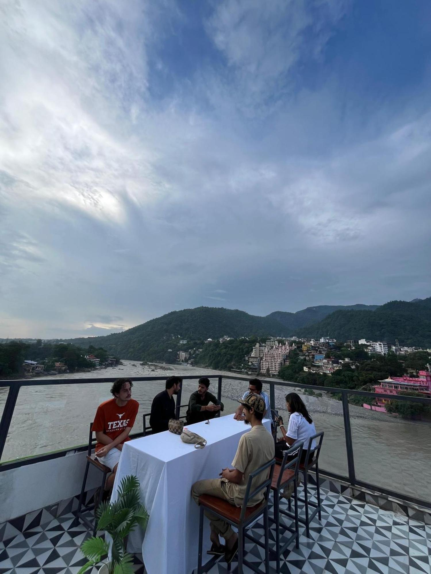 Joey'S By The Ganges Hostel Rishīkesh Екстериор снимка