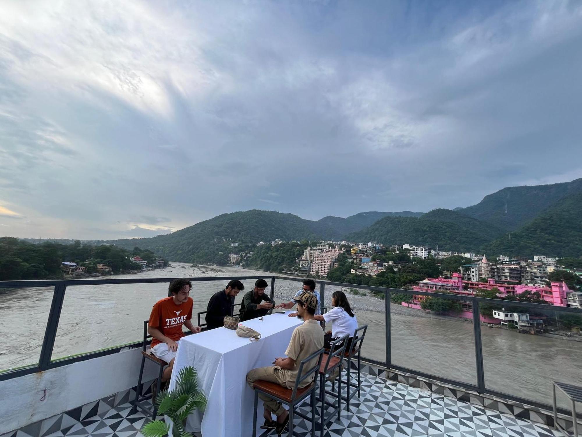 Joey'S By The Ganges Hostel Rishīkesh Екстериор снимка