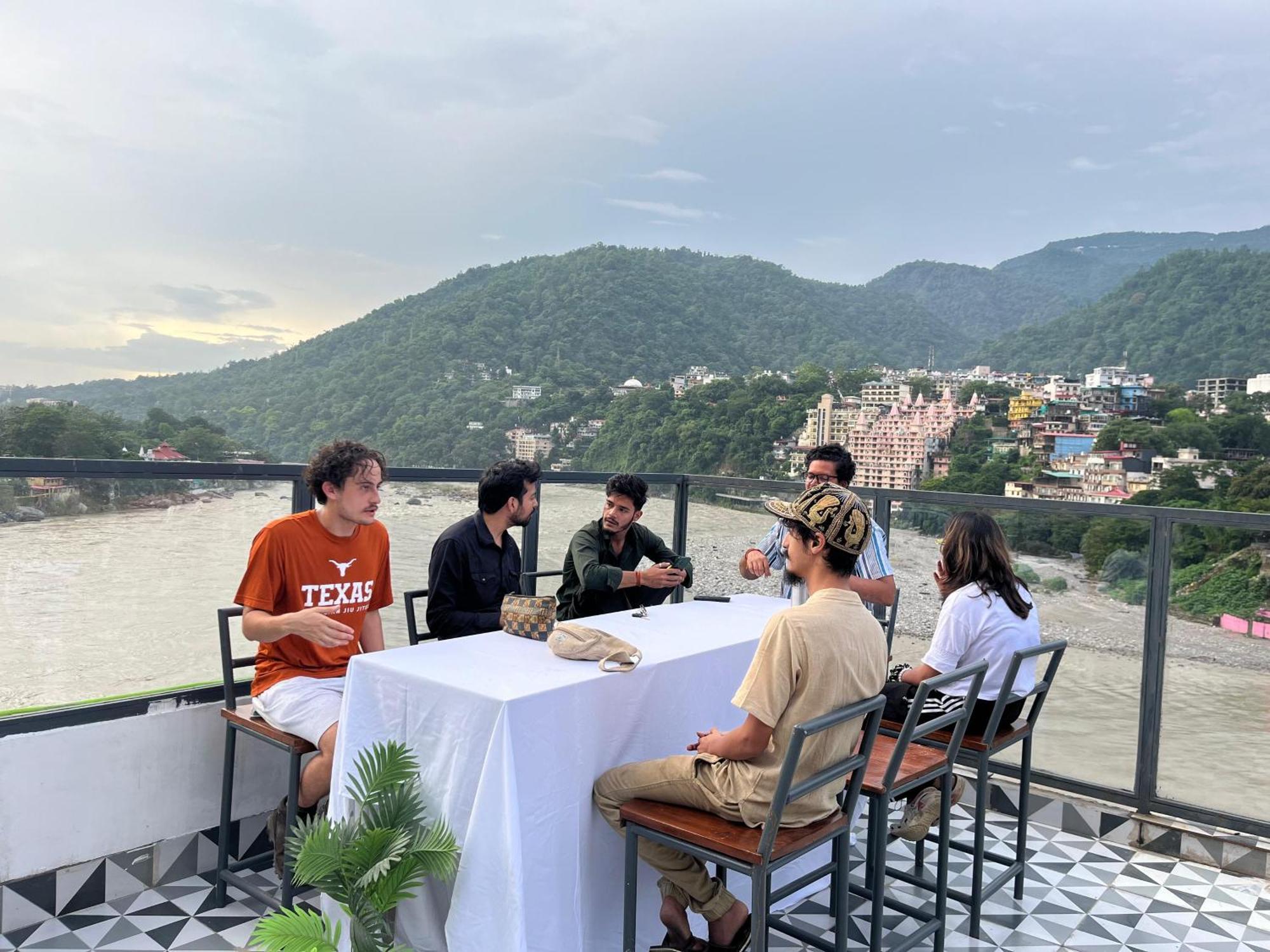 Joey'S By The Ganges Hostel Rishīkesh Екстериор снимка
