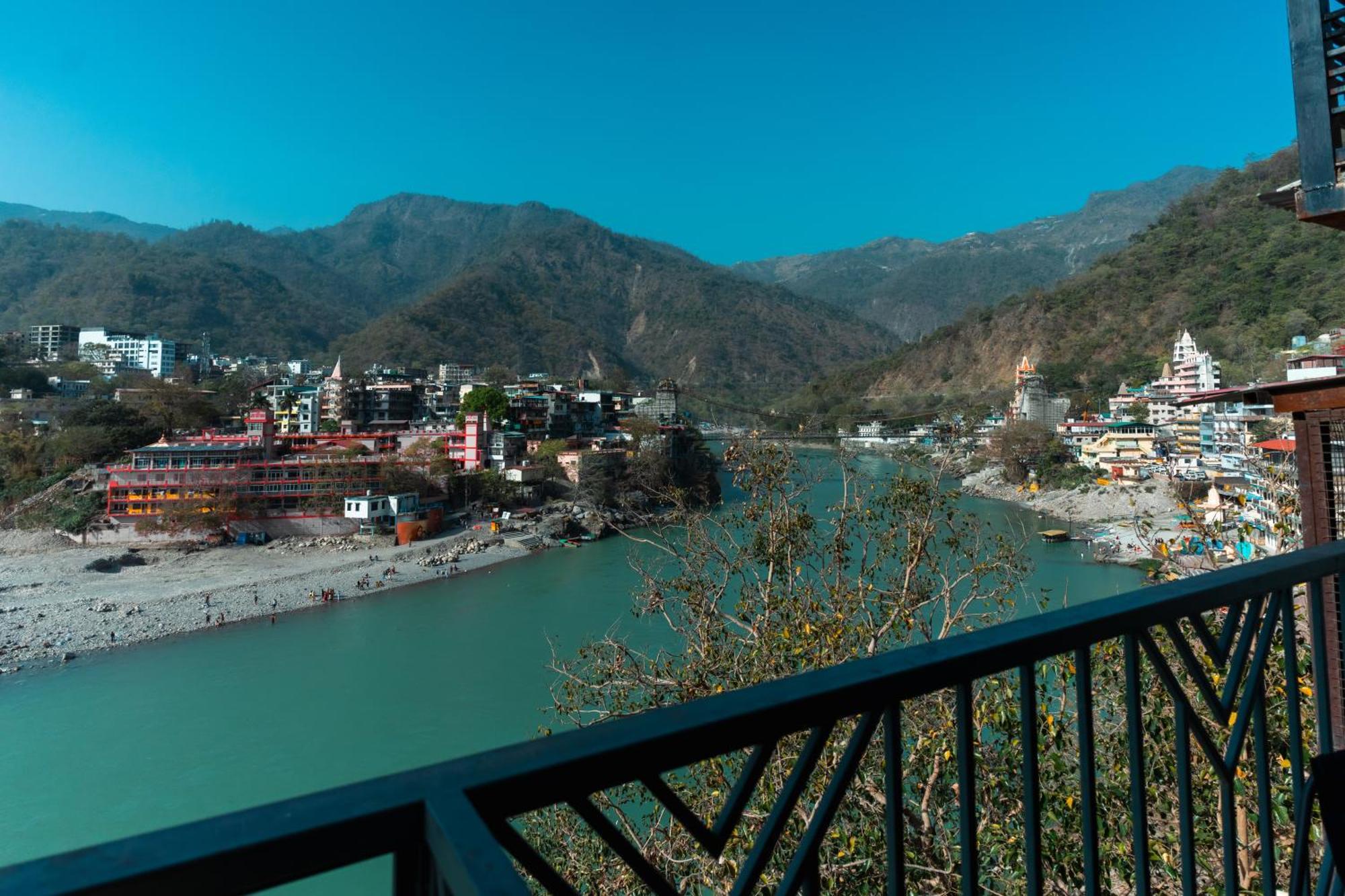 Joey'S By The Ganges Hostel Rishīkesh Екстериор снимка